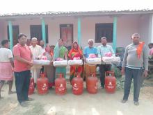 आज मिती २०८० साल कार्तीक २४ गतेका दिन यस बहुदरमाई नगरपालिका अन्तर्गत वडा नं ३ को वडा अध्यक्षज्युको अध्यक्षतामा वडा स्तरिय योजना अन्तर्गत ग्यास चुल्हो बितरण गर्ने भइरहेको।