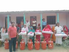 आज मिती २०८० साल कार्तीक २४ गतेका दिन यस बहुदरमाई नगरपालिका अन्तर्गत वडा नं ३ को वडा अध्यक्षज्युको अध्यक्षतामा वडा स्तरिय योजना अन्तर्गत ग्यास चुल्हो बितरण गर्ने भइरहेको।